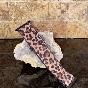 Braxley bands Apple Watch band cheetah print.